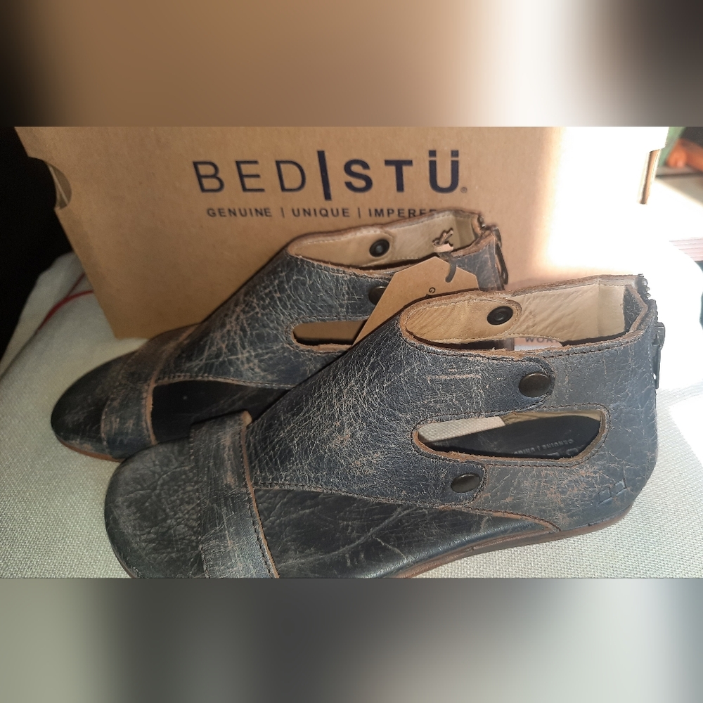 Bed | Stü Size 6 soto leather sandal